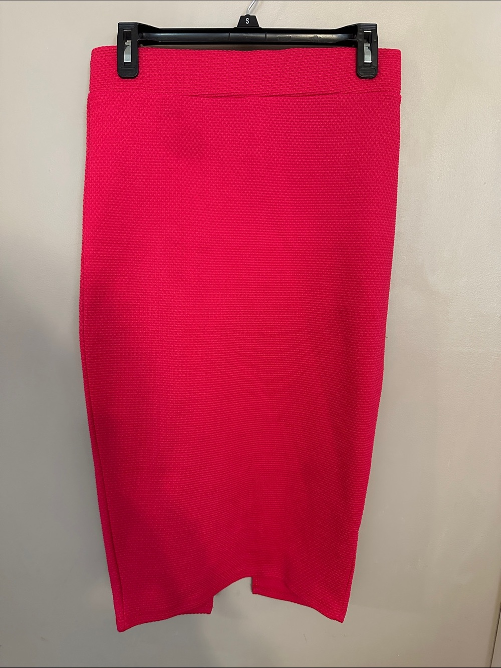 Textured Women’s Pencil Skirt in Bright Pink/Red - Sleek Work & Event Style